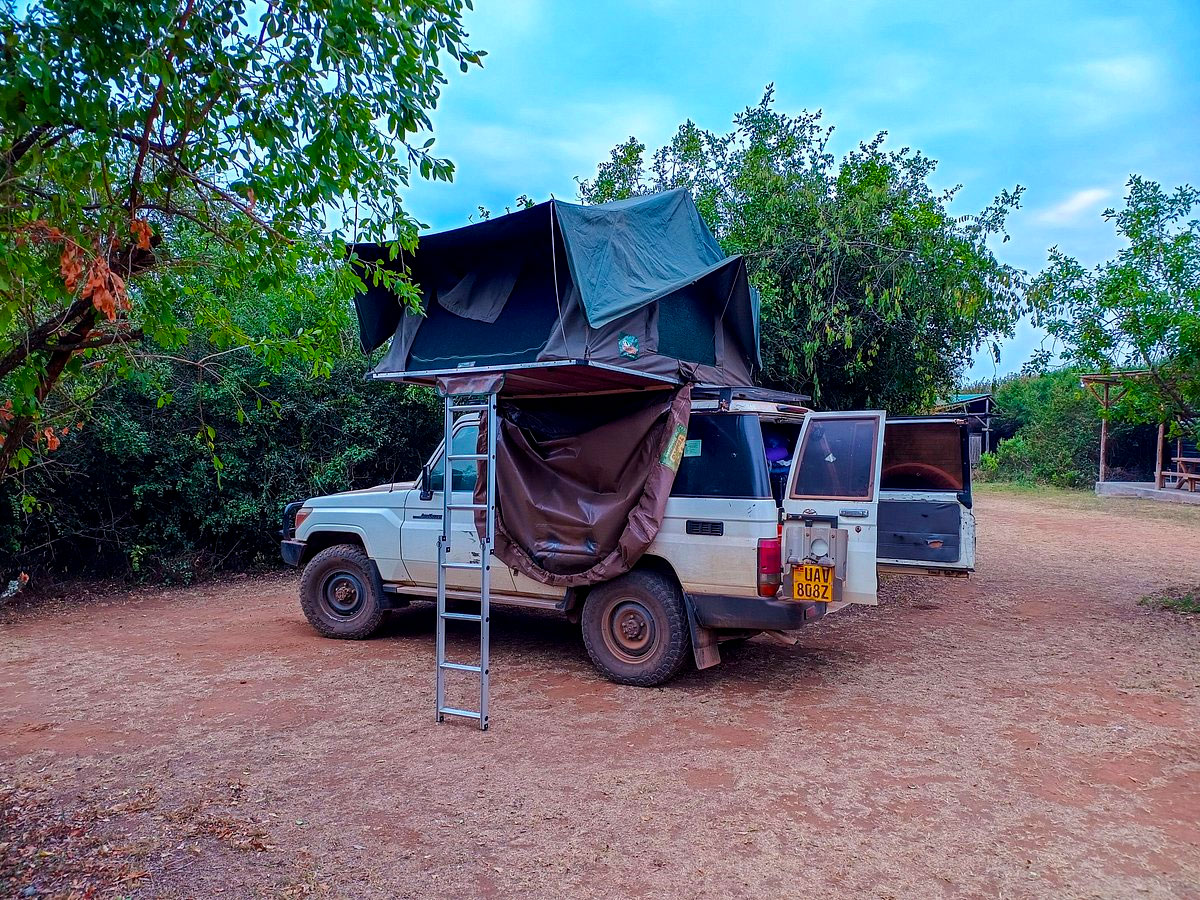 toyota-land-cruiser-lx-with-rooftop-tent-best-4×4-camping-car-in-africa toyota-land-cruiser-lx-with-rooftop-tent-best-4x4-camping-car-in-africa