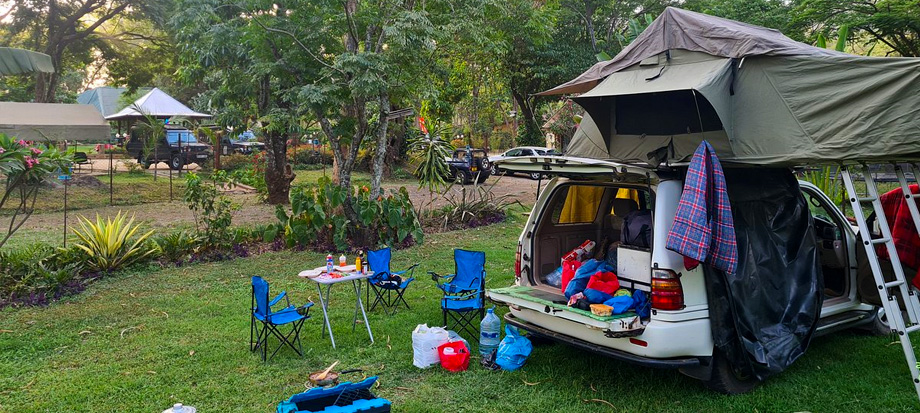 4x4-land-cruiser-v8-rooftop-tent-camping-gear