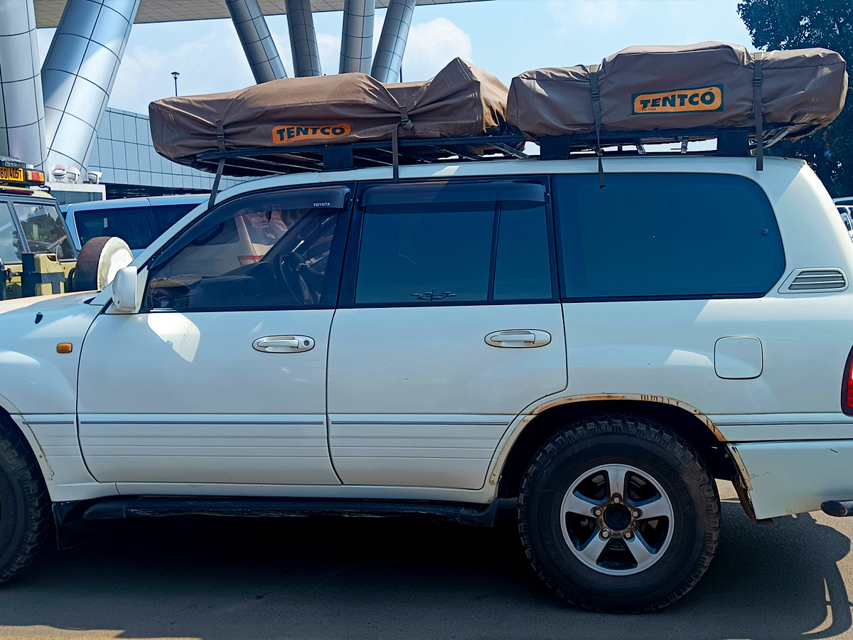 land-cruiser-v8-with-2-rooftop-tents-4×4-rooftop-tent-cars-for-self-drive land-cruiser-v8-with-2-rooftop-tents-4x4-rooftop-tent-cars-for-self-drive