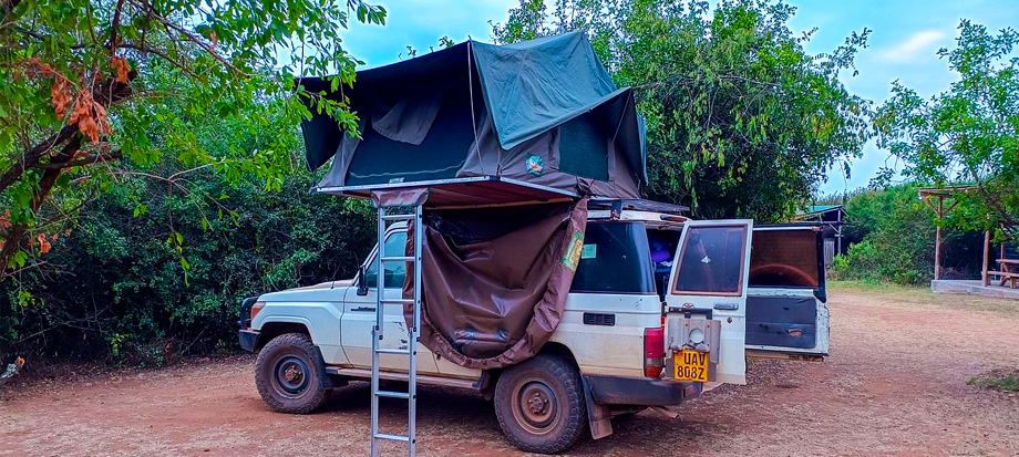 rooftop-tent-camping-equipment-for-overland-safari